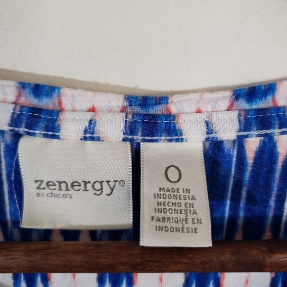 Chico's Zenergy Blue White Red Swirl Aztec Print Top Womens Size Chico's 0 Small - Picture 5 of 8